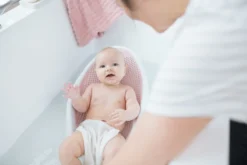 Angelcare Soft-Touch Roze Badzitje AC-ST01-PK -Beste Babyproducten Angelcare Soft Touch Badzitje sfeerfoto