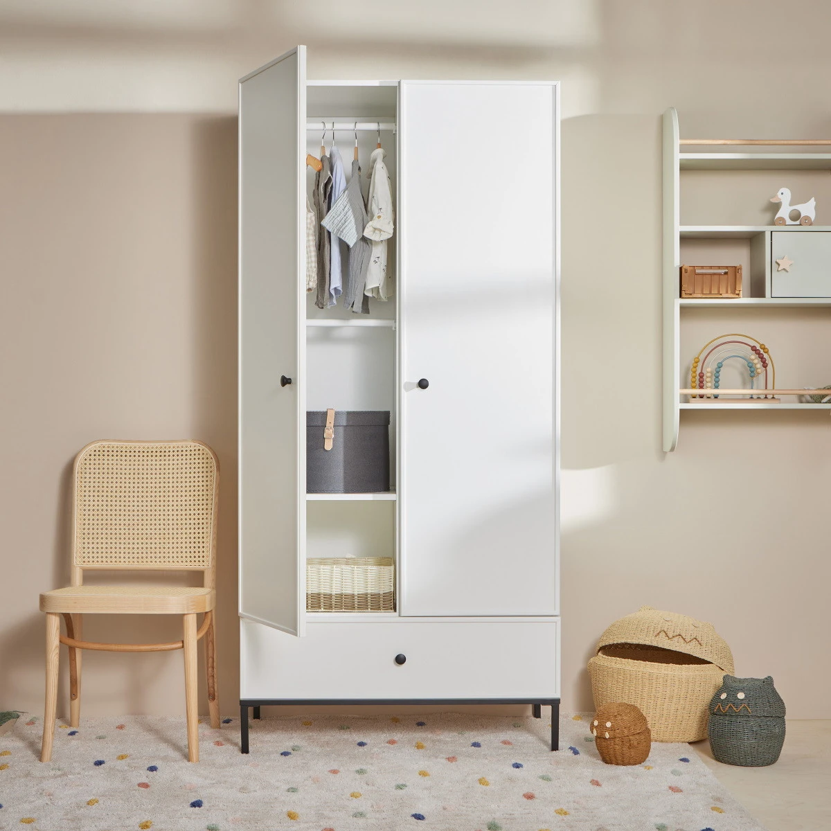 Bellamy Lumi White Babykamer: Ledikant/Juniorbed, Commode En 2-Deurskast 20 Bellamy Lumi White Babykamer: Ledikant/Juniorbed, Commode En 2-Deurskast - Afbeelding 20