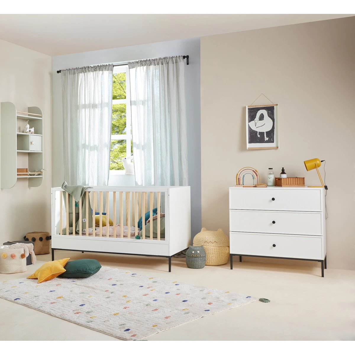 Bellamy Lumi White Babykamer: Ledikant/Juniorbed En Commode 1 Bellamy Lumi White Babykamer: Ledikant/Juniorbed En Commode