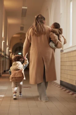 Jollein Boucle Biscuit Rugtasje 057-591-66067 -Beste Babyproducten jollein boucle rugtasje 1 1