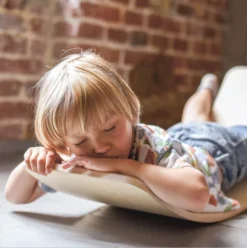 Luna Toys Houten Balansbord Met Zwart Vilt LU-36998 13 Luna Toys Houten Balansbord Met Zwart Vilt LU-36998 -Beste Babyproducten luna toys houten balansbord sfeer 4